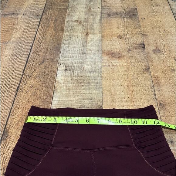 Lululemon Aphrodite Crop
Bordeaux Drama - Picture 13 of 15